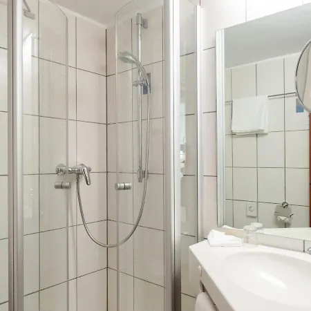 מלון Buergerhof 3*
