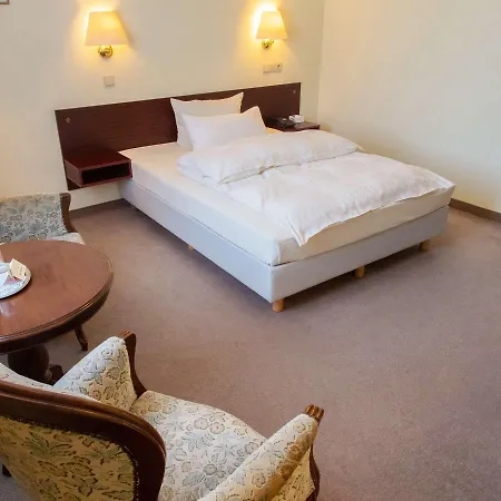 מלון Buergerhof 3*