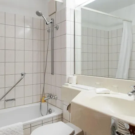 Buergerhof מלון 3*